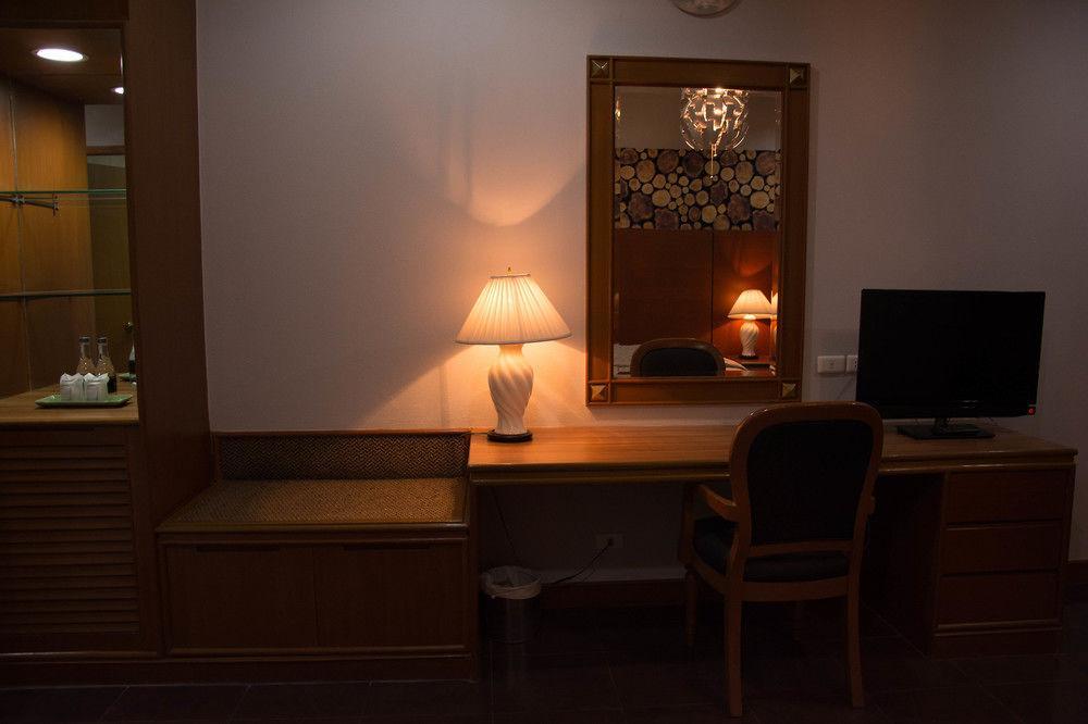 Maxx Hotel Бангкок Экстерьер фото